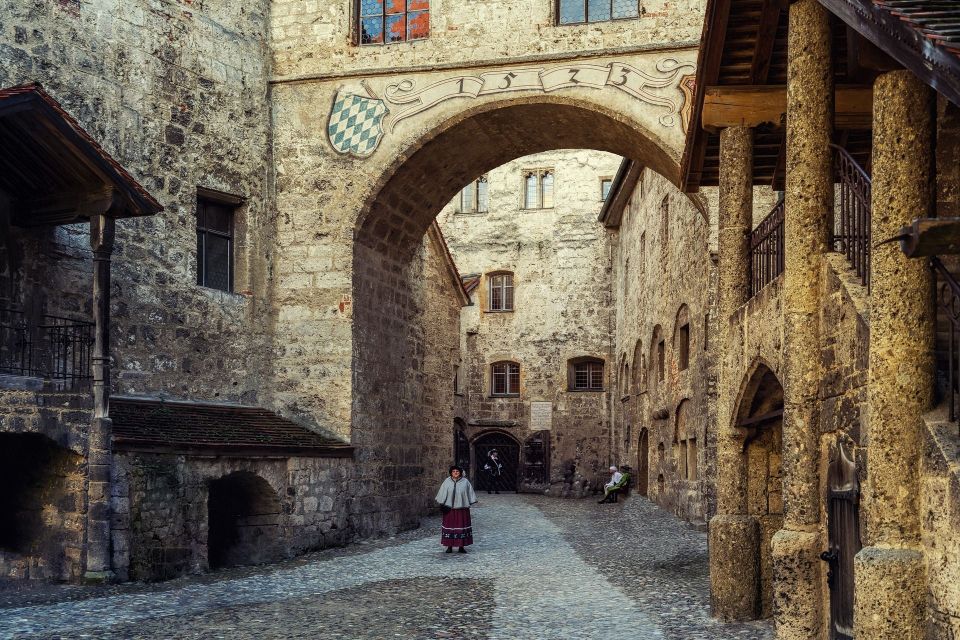 Burghausen: Burghausen Castle Private Tour - Architectural Marvels