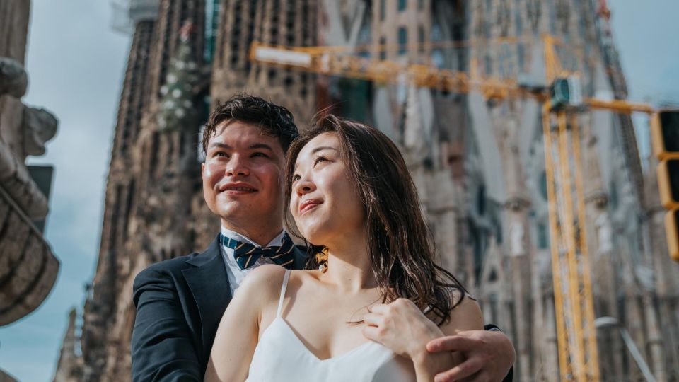 Capture Your Love Story in Sagrada Familia Barcelona - Photoshoot Duration and Delivery Timeline