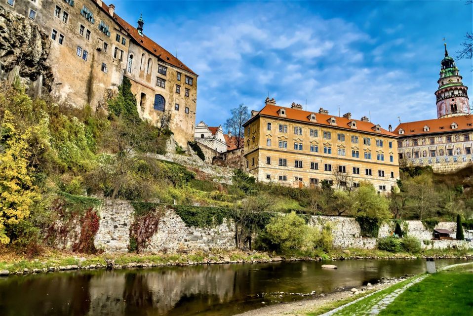 Cesky Krumlov: Express Walk With a Local in 60 Minutes - Discover Local Lifestyle and Culture