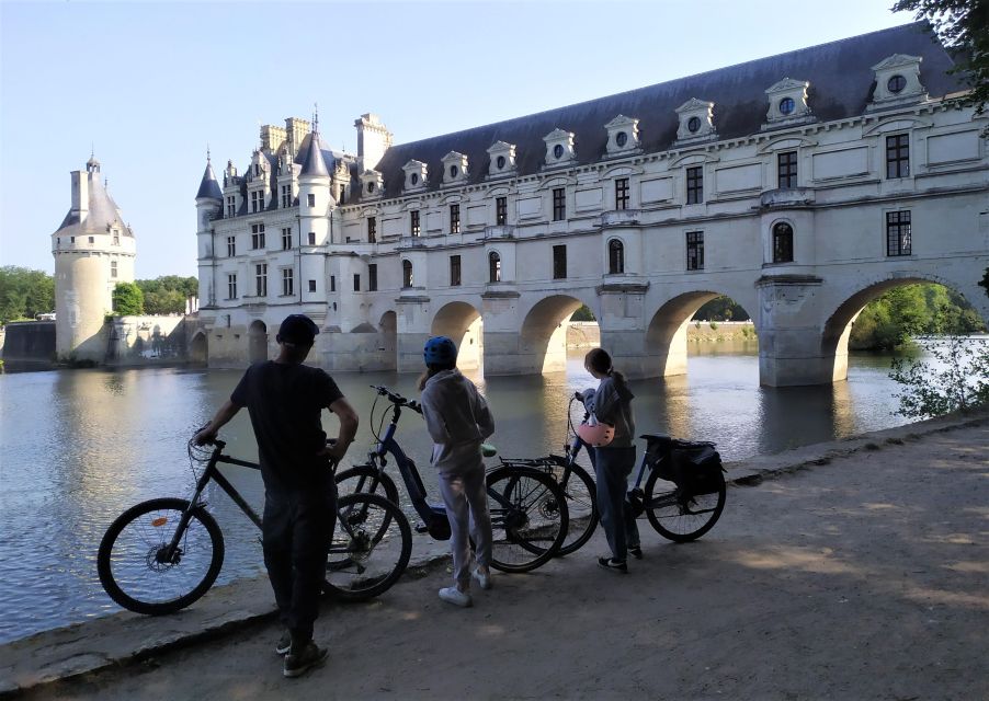 Chenonceau: Guided Ebike Ride and Wine & Cheese Picnic Lunch - Learning Historical Facts