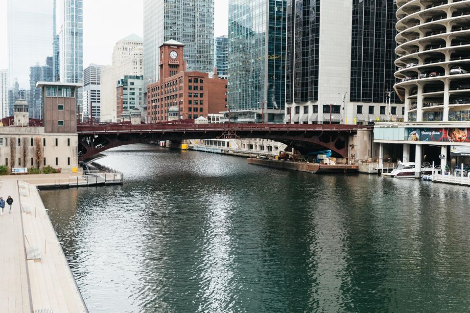 Chicago: Gangsters and Ghosts Guided Walking Tour - Haunted Locations and Eerie Tales