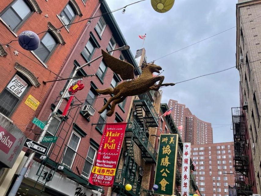 Chinatown Walking Food Tour of New York - Navigating the Lively Ambiance