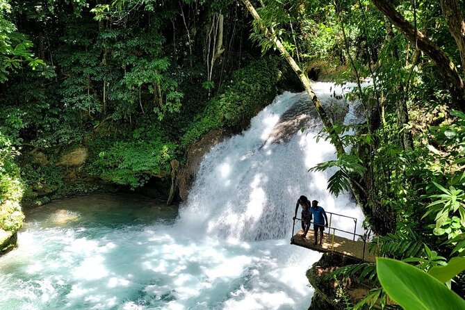 Chuck Norris Secret Falls and Dunns River Falls - Splashing at Chuck Norris Secret Falls