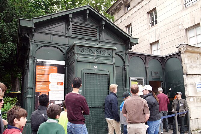 City Highlights Tour + Entry Tickets for the Paris Catacombs - Private and Entertaining Tour