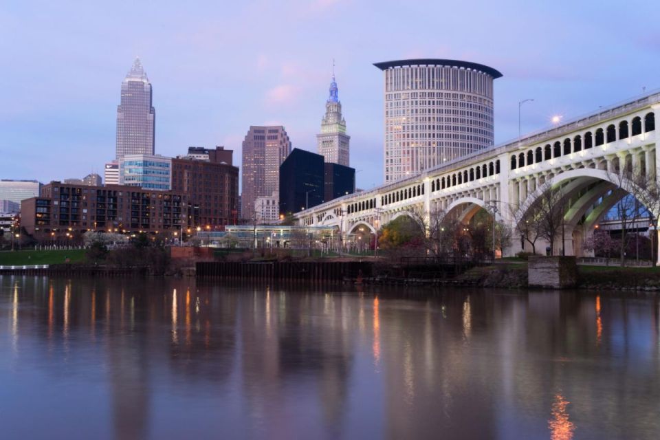 Cleveland Romance: A Walking Tour for Couples - Historic Landmarks and Gardens