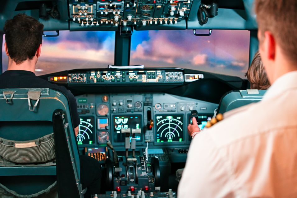 Cologne: Boeing 737 Flight Simulation at the Butz - Passenger Cabin Observation