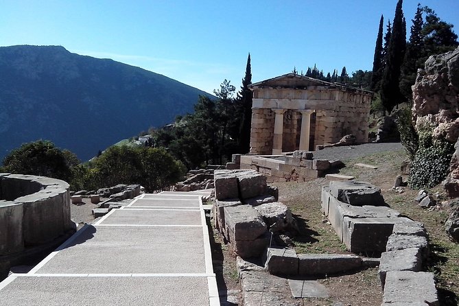 Delphi Meteora and Thermopylae 2-Day Private Tour - Exploring Delphi