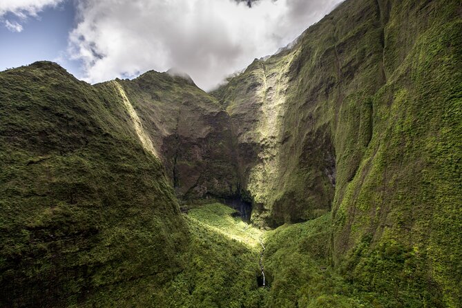 Deluxe Waterfall Safari - Breathtaking Island Views