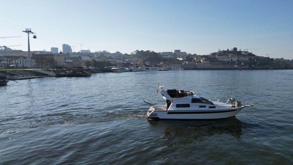 Douro Yacht Tour - Boat and Crew