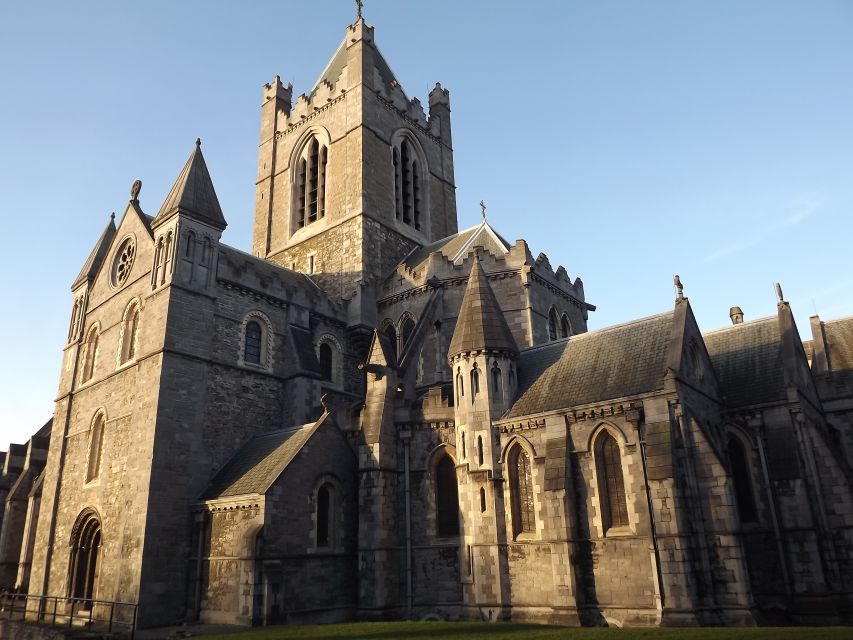 Dublin: Sightseeing Walking Tour in German - Accessibility and Cancellation