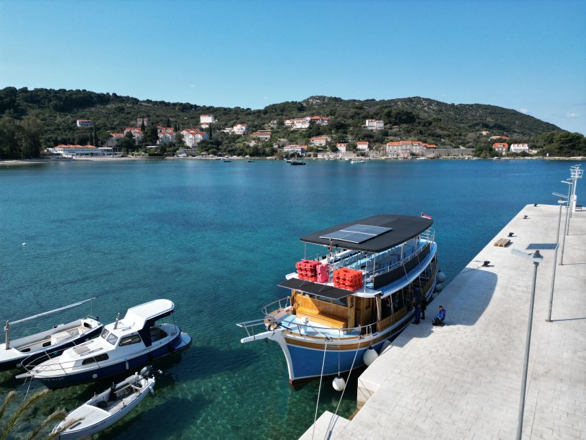 Dubrovnik: Elaphite Islands Cruise With Lunch and Drinks - Meal and Beverage Offerings