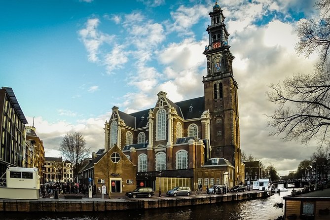 E-Scavenger Hunt Amsterdam: Explore the City at Your Own Pace - Engaging City Exploration