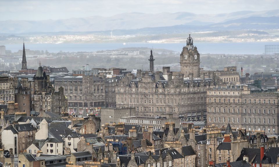 Edinburgh: 3-Hour Historical Walking Tour in English - Duration and Cancellation Policy