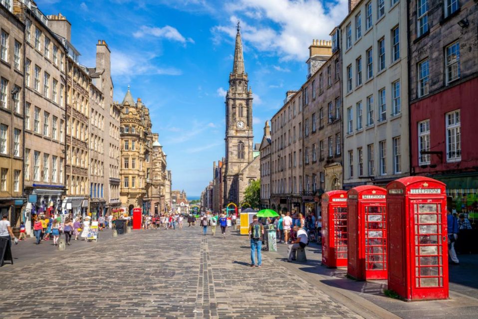 Edinburgh Castle Walking Tour With Skip-The-Line Access - Exploring the National War Museum