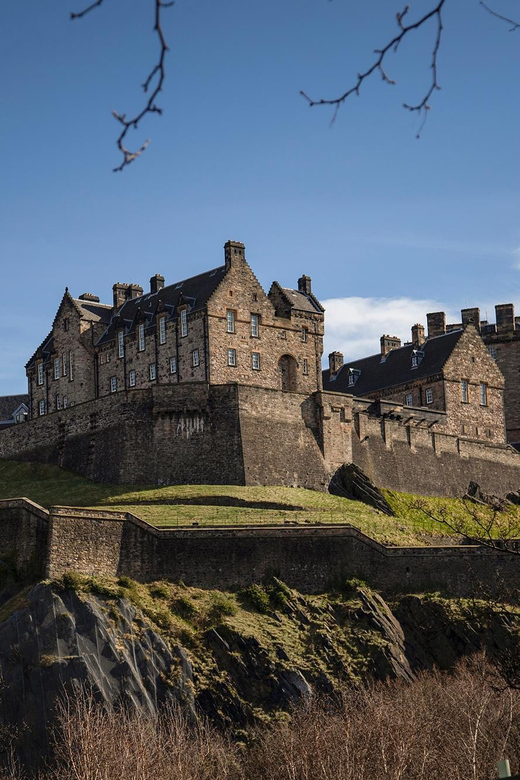 Edinburgh: Full-Day Walking Tour With Castle Included - Exploring Edinburgh Castle