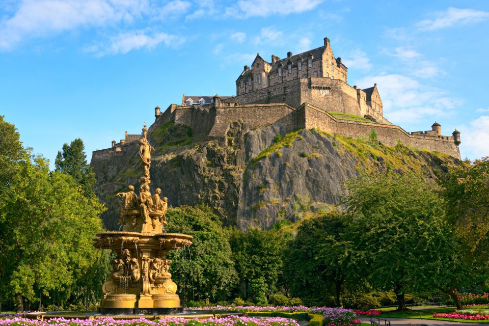 Edinburgh Highlights Self-Guided Scavenger Hunt & City Tour - Discovering Greyfriars Kirkyard