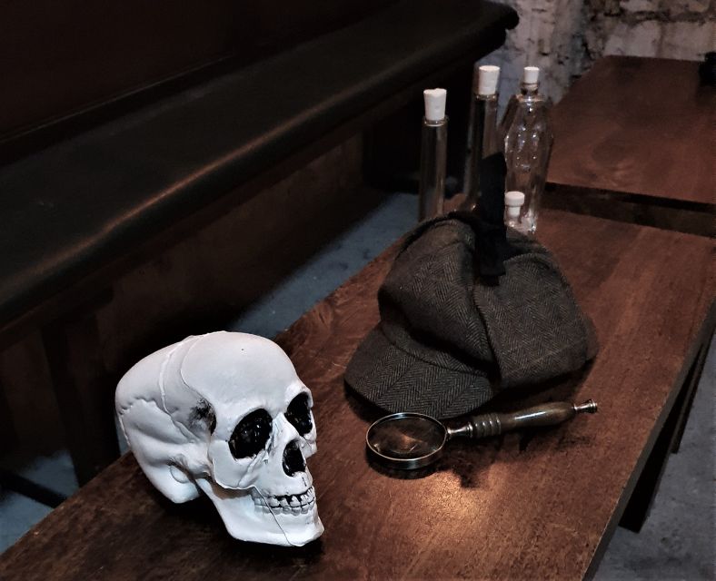 Edinburgh: Sherlock Holmes Immersive Tour With Lunch - Costumed Storytelling Guide