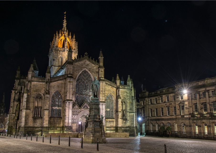 Edinburgh: Witches Old Town Walking Tour & Underground Vault - Descending Into the Lost Close