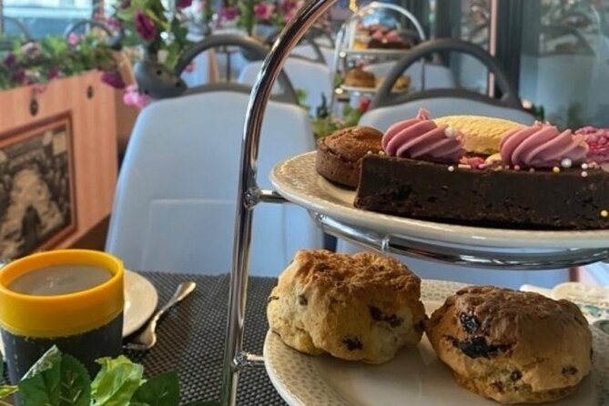 English Afternoon Tea Bus With Panoramic Tour of London– Upper Deck - Unobstructed Views of Landmarks