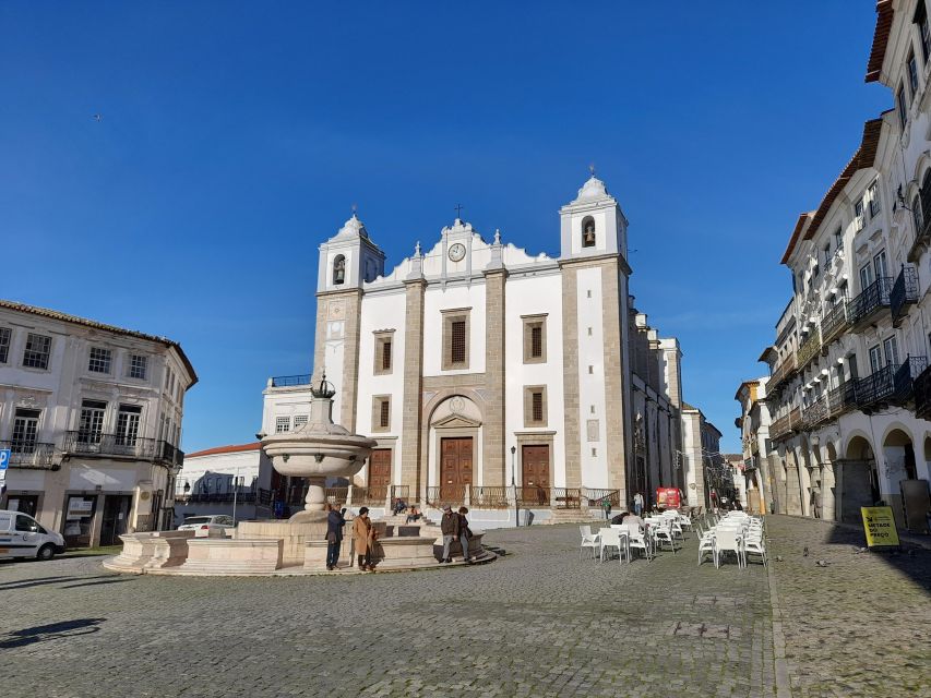 ÉVORA AND MONSARAZ FULL DAY PRIVATE TOUR BY CAR - Return to Lisbon