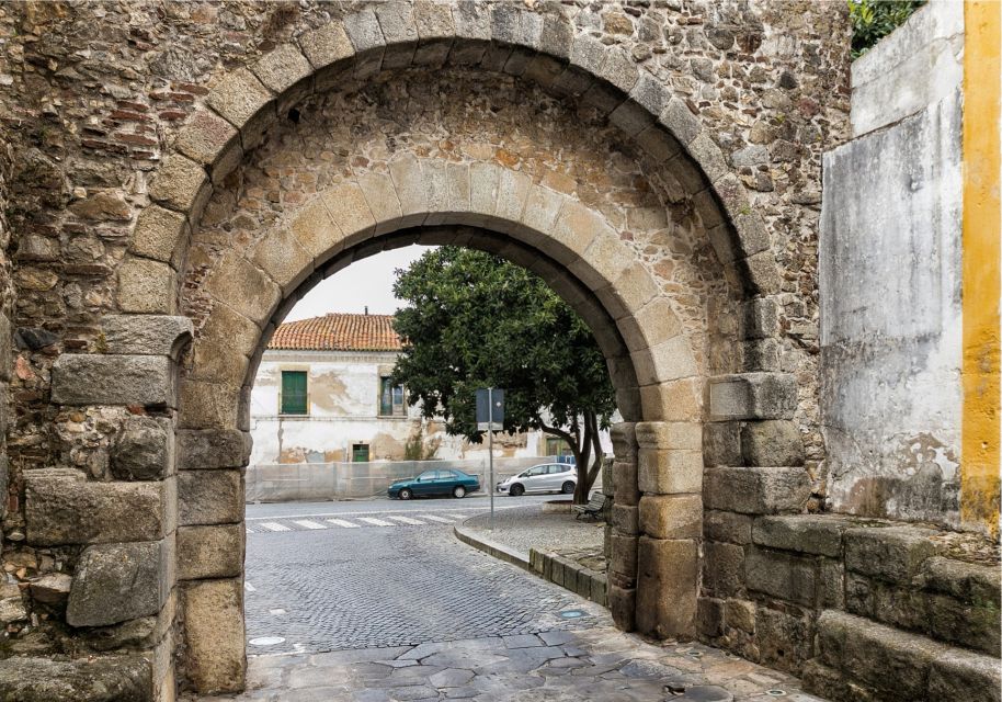 Évora Scavenger Hunt and Sights Self-Guided Tour - Explore at Your Own Pace