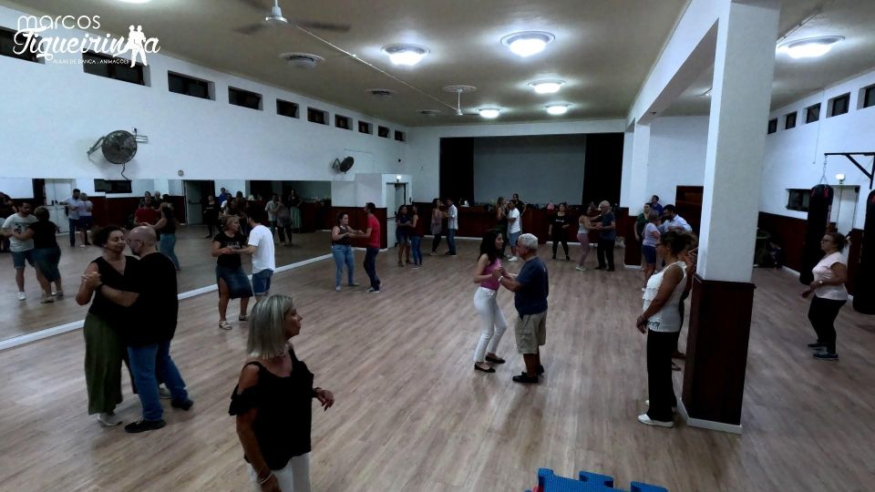 Faro: Private or Group Dance Lessons (Salsa, Bachata, Kizomba) - Tips on Dance Etiquette and Styling