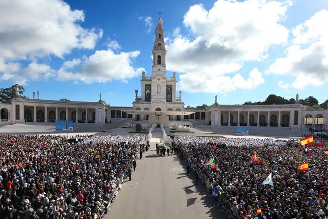 Fatima, Batalha, Nazaré & Óbidos Private Luxury Tour - Hotel Pickup and Drop-off