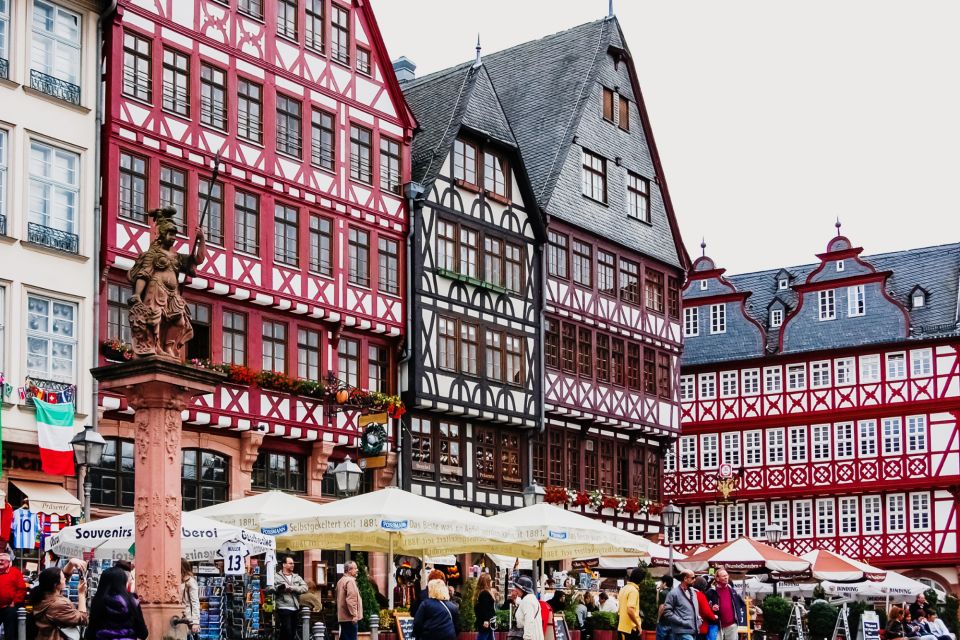 Frankfurt: First Discovery Walk and Reading Walking Tour - Internet Requirement