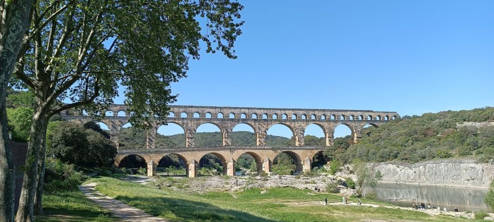 From Aix-en-Provence: Avignon City Highlights Guided Tour - Walking Tour of Avignon