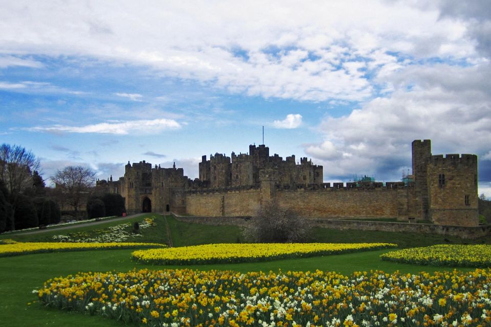 From Edinburg: Viking Coast & Alnwick Castle Day Tour - Alnwick Castle Visit