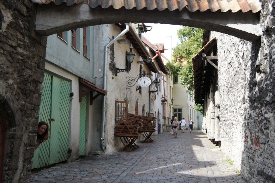 From Helsinki: Guided Day Trip to Tallinn by Ferry and Car - Kadriorg Park