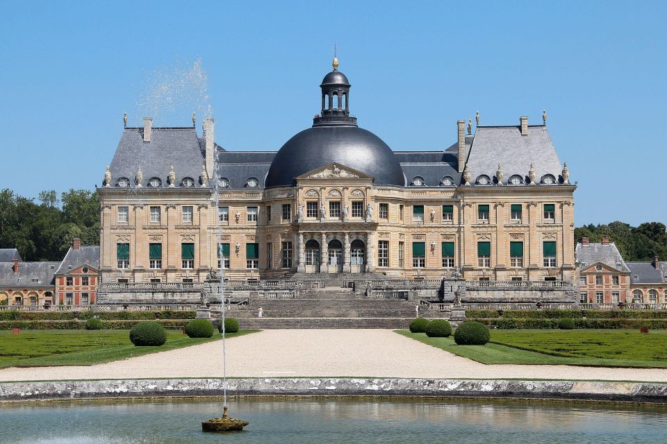 From Paris: Château De Fontainebleau & Vaux-Le-Vicomte Private - Immerse in French History