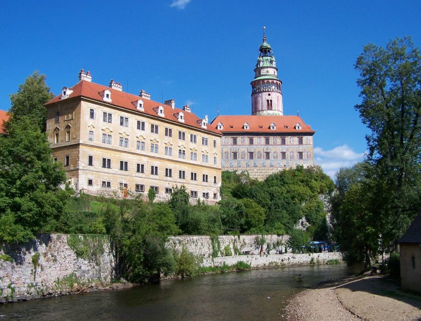 From Prague: Full-Day Trip to Český Krumlov - Navigating Tourist Crowds