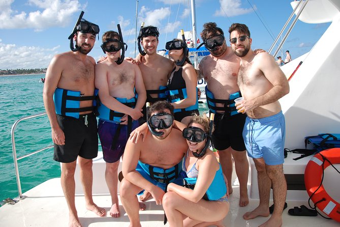 Full-Day Adventure: 4x4 Experience, Snorkeling Cruise, Sharks & Rays - Accessories Included: Bandana, Sunglasses, and Sunscreen