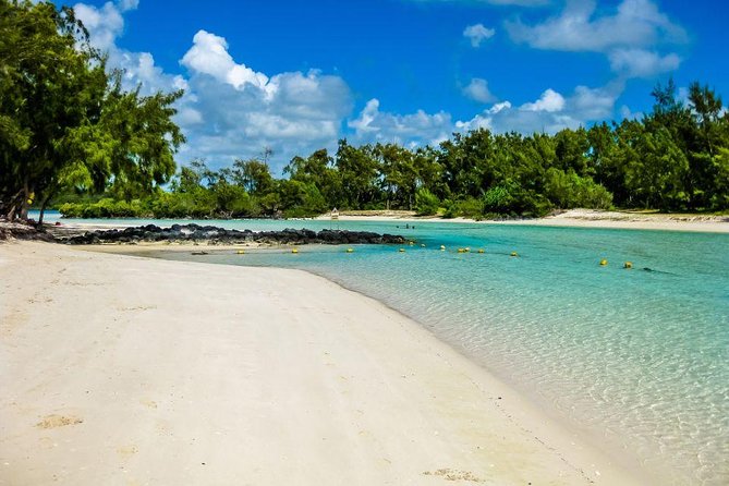 Full-Day At Ile Aux Cerf: Speed Boat, GRSE, Lunch On A Private Island & Transfer - Speedboat Ride to Turquoise Shores