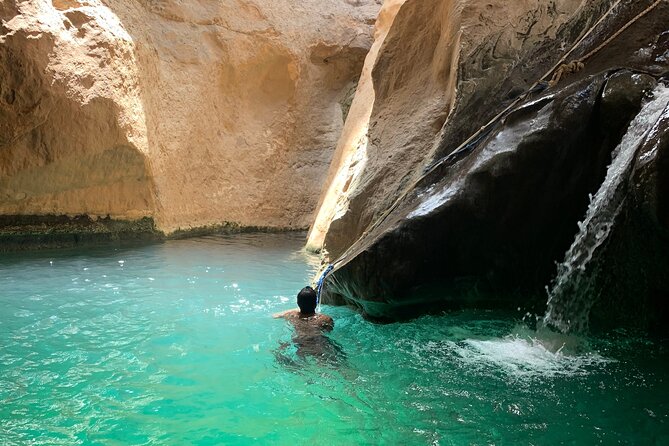 Full Day Private Tour to Wadi Shab and Bimmah Sinkhole - Exploring Wadi Shab