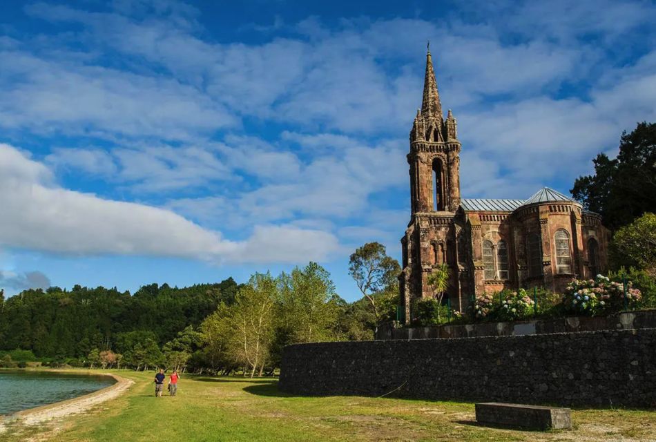 Furnas: Morning Experience With Thermal Baths and Lunch - Visit to Furnas Village