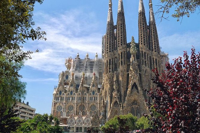 Gaudi Private Tour With Sagrada Familia & Park Guell in Barcelona - Antoni Gaudís Life and Work