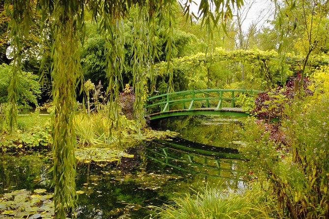 Giverny Half Day Guided Trip With Monets House & Gardens From Paris by Minivan - Confirmation and Accessibility