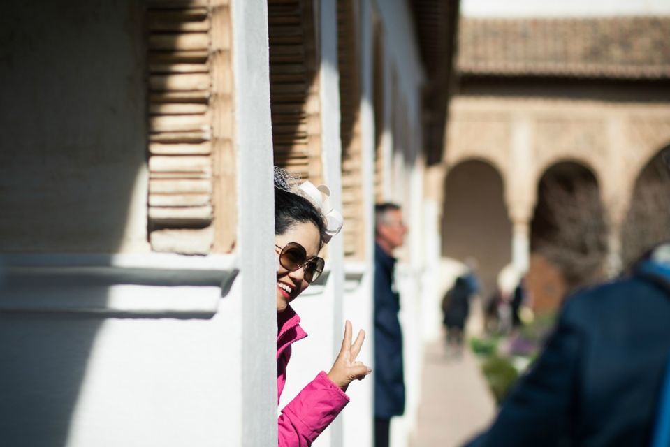 Granada: Alhambra and Nasrid Palaces Private Tour - Daily Life in the Nasrid Era