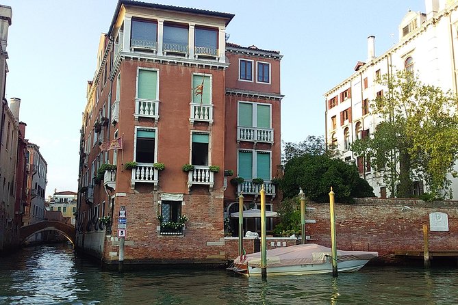 Grand Canal Boat Tour and Murano Glass Experience With Hotel Pick up - Guided Water Taxi Tour