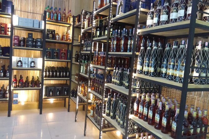 Guided Shopping Tour - Rum Tasting, Chocolate Factory, Cigar Factory - Rum Tasting Experience