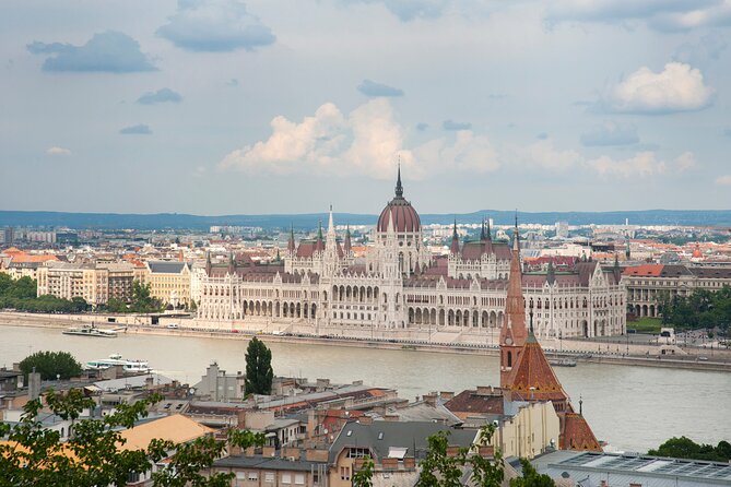 Guided Tour in Budapest Castle District - Exploring Fishermans Bastion