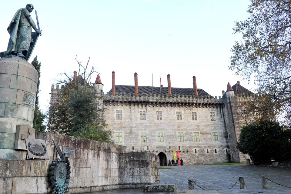 Guimarães: Guided Day Tour With Lunch and Drinks - Mobility Requirements