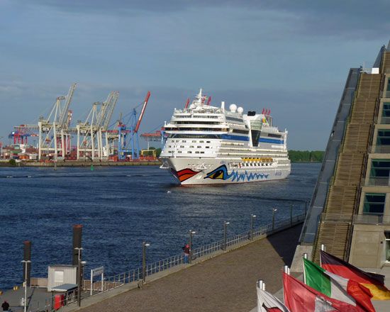 Hamburg: 2-Hour Tour Along the Elbe - Booking Information