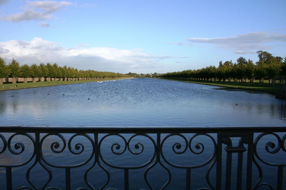 Hampton Court Palace Private Tour With Fast Track Pass - Royal Pew and Kitchens