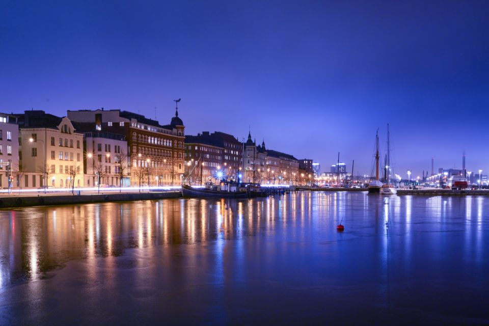 Helsinki: First Discovery Walk and Reading Walking Tour - Exploring Market Halls Charm