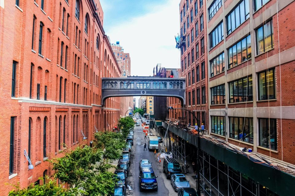 High Line and Chelsea Districts Walking Tour in New York - Admiring the Architecture