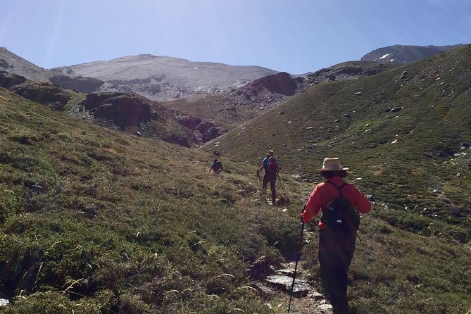 High Sierra Nevada Five Hours Hiking Experience - Group Size