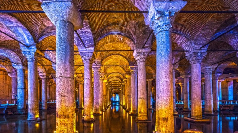 Istanbul: Basilica Cistern, Old City and Hagia Sophia Tour - Hagia Sophia Exterior